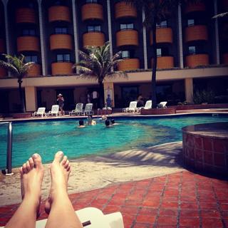 Kéfera Buchmann feet photo thumbnail