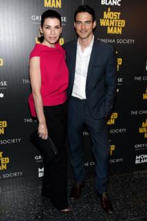 Julianna Margulies feet photo thumbnail