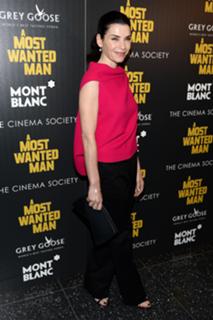 Julianna Margulies feet photo thumbnail