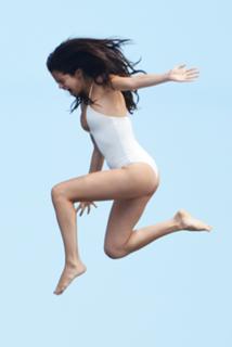 Selena Gomez feet photo thumbnail