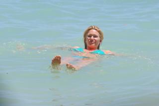 Natasha Henstridge feet photo thumbnail