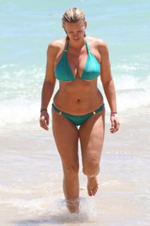 Natasha Henstridge feet photo thumbnail