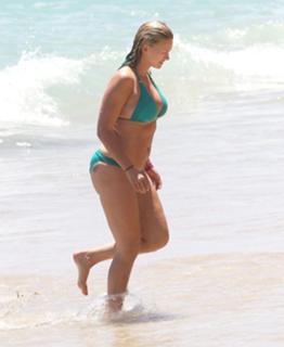 Natasha Henstridge feet photo thumbnail