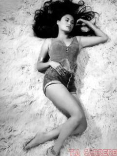Tia Carrere feet photo thumbnail