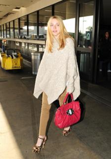 Dakota Fanning feet photo thumbnail