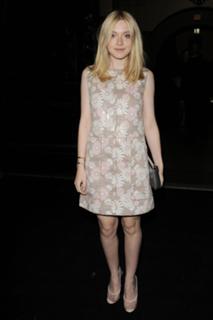 Dakota Fanning feet photo thumbnail