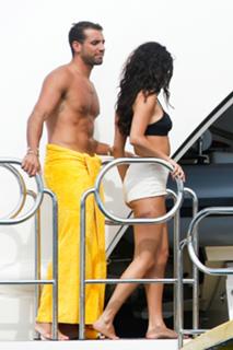 Selena Gomez feet photo thumbnail