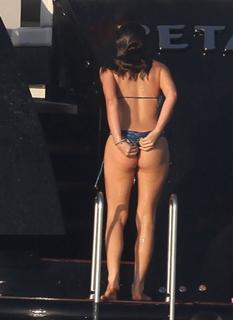 Bruna Marquezine feet photo thumbnail