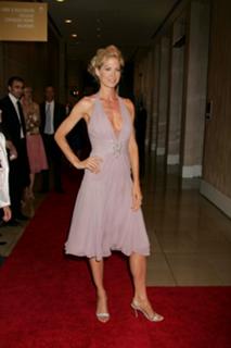 Jenna Elfman feet photo thumbnail