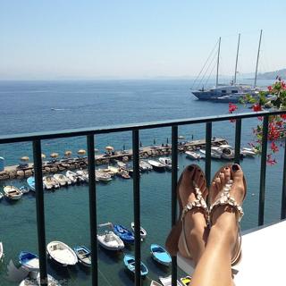 Anna Safroncik feet photo thumbnail