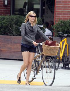 Maggie Grace feet photo thumbnail