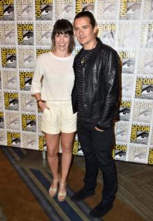 Evangeline Lilly feet photo thumbnail
