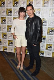 Evangeline Lilly feet photo thumbnail