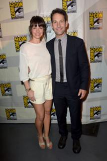 Evangeline Lilly feet photo thumbnail