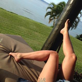 Virginia Madsen feet photo thumbnail