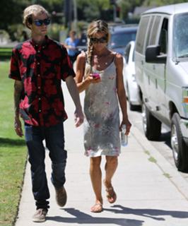 Denise Richards feet photo thumbnail