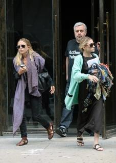 Ashley Olsen feet photo thumbnail