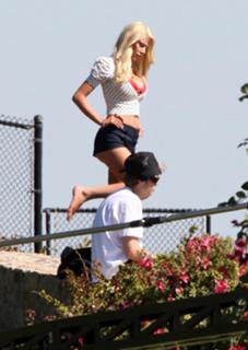 Heidi Montag feet photo thumbnail