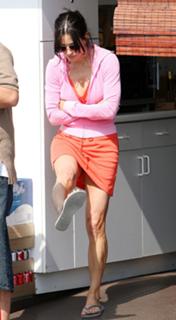 Courteney Cox feet photo thumbnail