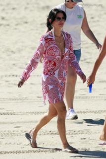 Courteney Cox feet photo thumbnail