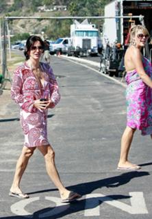 Courteney Cox feet photo thumbnail