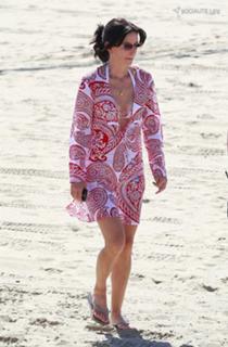 Courteney Cox feet photo thumbnail