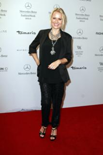 Nova Meierhenrich feet photo thumbnail
