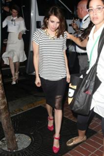 Emma Roberts feet photo thumbnail