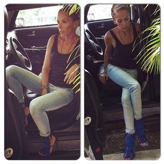 Adriane Galisteu feet photo thumbnail