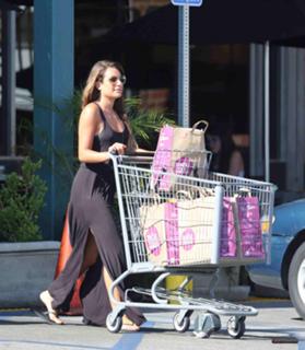 Lea Michele feet photo thumbnail
