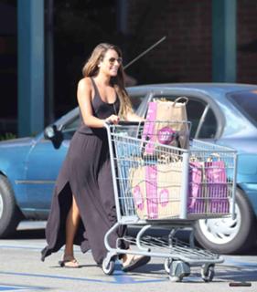 Lea Michele feet photo thumbnail