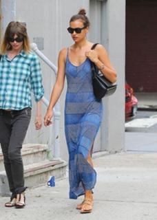 Irina Shayk feet photo thumbnail