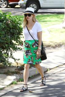 Reese Witherspoon feet photo thumbnail