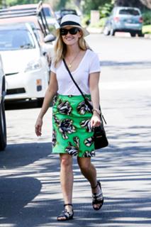 Reese Witherspoon feet photo thumbnail