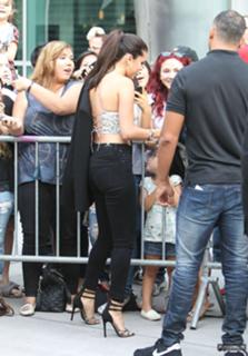 Selena Gomez feet photo thumbnail