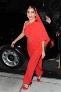 Lady Gaga feet photo thumbnail