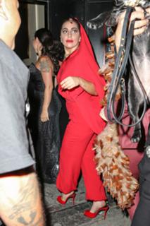 Lady Gaga feet photo thumbnail