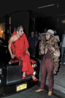 Lady Gaga feet photo thumbnail