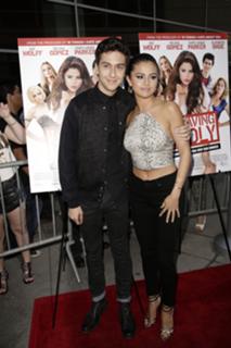 Selena Gomez feet photo thumbnail
