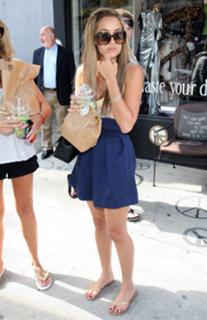Lauren Conrad feet photo thumbnail