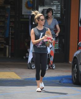 Ashley Tisdale feet photo thumbnail