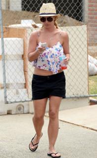Britney Spears feet photo thumbnail