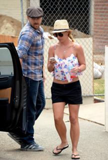 Britney Spears feet photo thumbnail