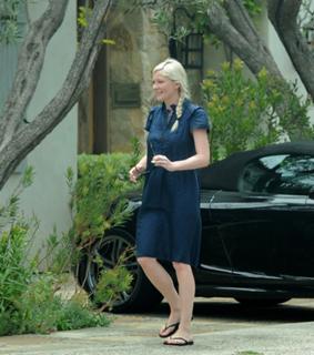 Kirsten Dunst feet photo thumbnail