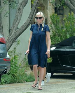 Kirsten Dunst feet photo thumbnail
