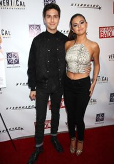 Selena Gomez feet photo thumbnail