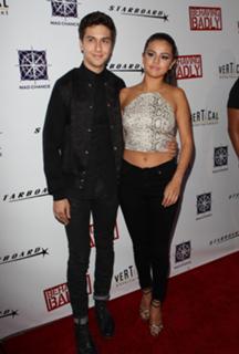 Selena Gomez feet photo thumbnail