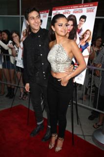 Selena Gomez feet photo thumbnail
