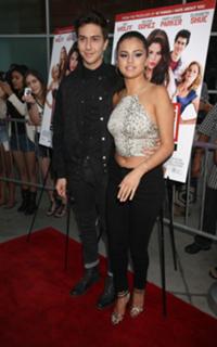 Selena Gomez feet photo thumbnail