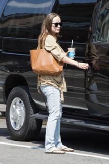 Olivia Wilde feet photo thumbnail